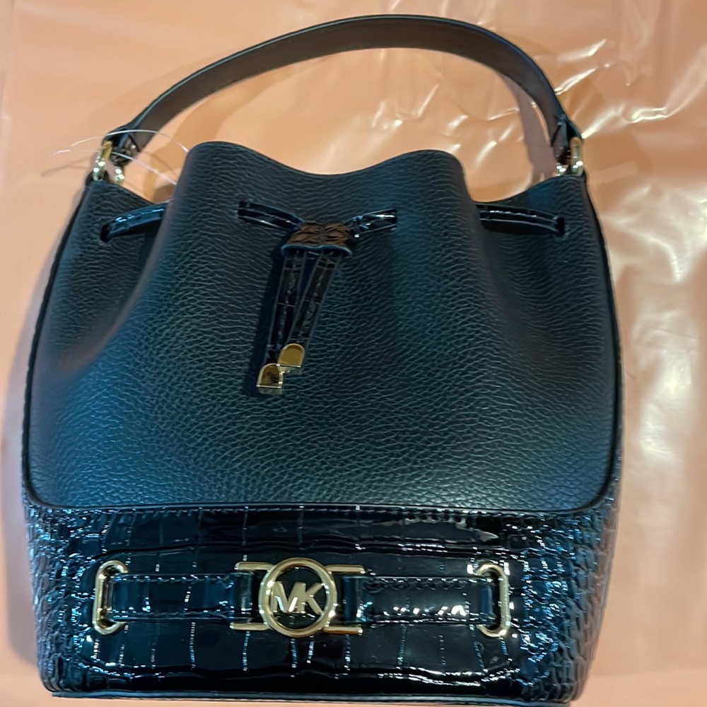 Michael Kors brand new bucket purse- NO TAGS